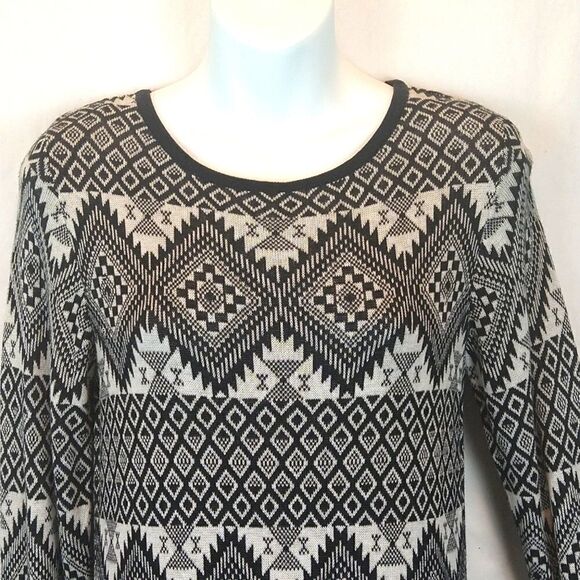 Women's black and white Long Sleeve  Aztec print Knit Sweater dress sz S Western - Picture 3 of 10